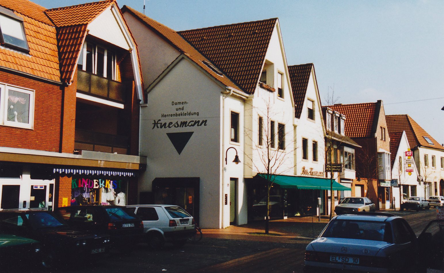 Abb. 2: 1975 vereinigte ein Neubau die Grundstücke Große Straße 14 (links) und 16 (rechts). Die Jungfer Hotze wohnte mit ihrer Nichte auf dem rechten Grundstück.
