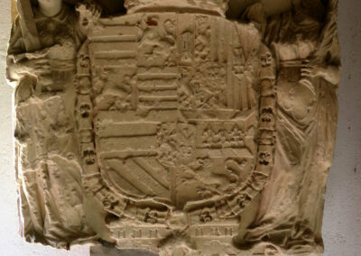 Wappenstein in der alten Kapelle in Darme