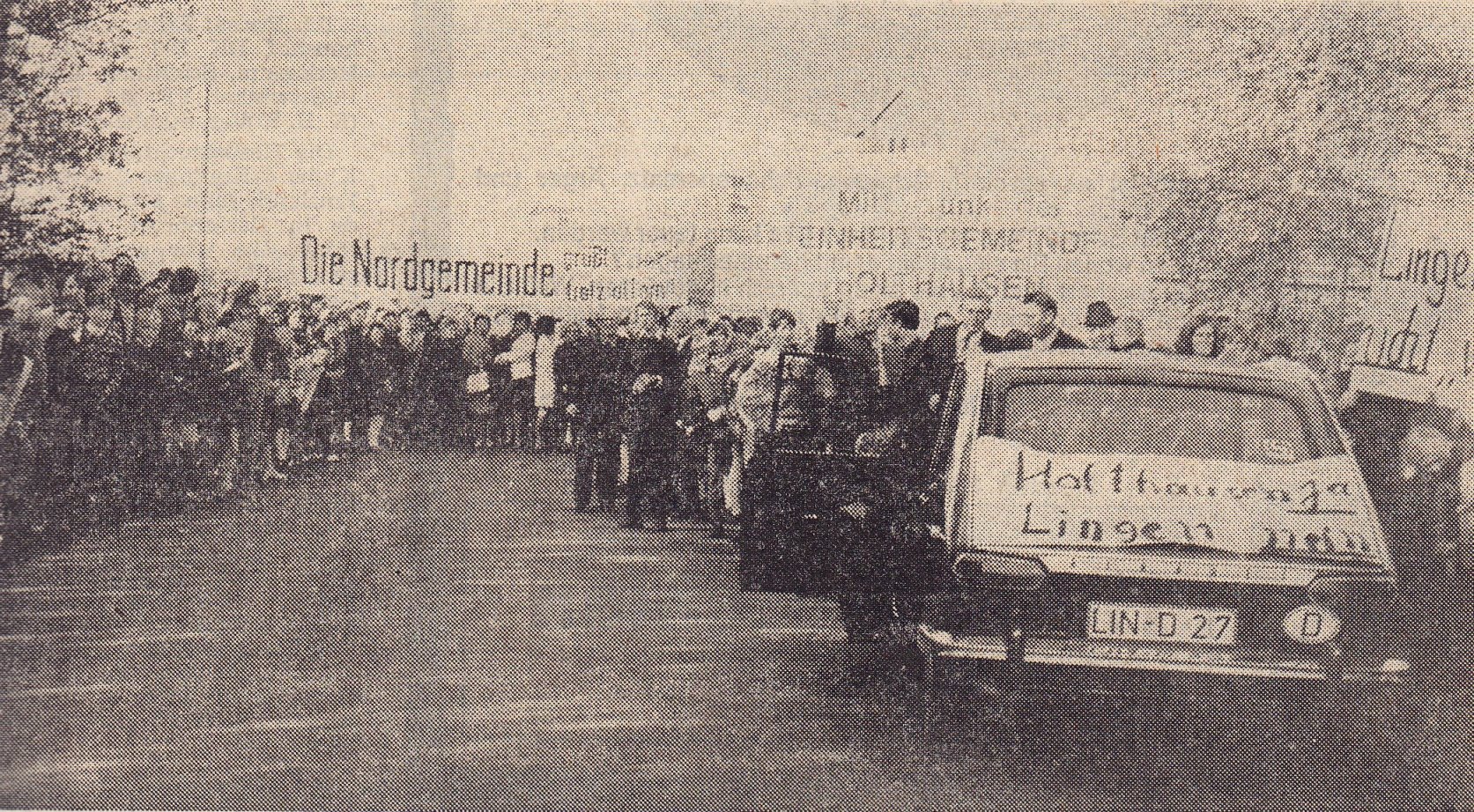 „Holthausen ja, Lingen nein“. Demonstration in Brögbern für die „Nordgemeinde“ Ende Oktober 1971. (Lingener Tagespost vom 28. Oktober 1971)